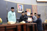 Wali Kota Padang Fadly Amran menghadiri Rapat Paripurna DPRD, Kamis (27/3/2025). (Foto: Prokopim Padang)