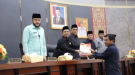 Wali Kota Padang Fadly Amran menghadiri Rapat Paripurna DPRD, Kamis (27/3/2025). (Foto: Prokopim Padang)