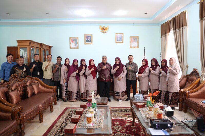Ketua DPRD Sumbar, Muhidi, saat melakukan kunjungan kerja ke RSUD M. Natsir pada Jumat (24/1/2025). (Foto: DPRD Sumbar)