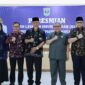 Gubernur Sumbar, Mahyeldi, didampingi Ketua DPRD Sumbar, Muhidi, dan Penjabat (Pj) Wali Kota Padang, Andree Algamar meresmikan BKOM-Pelkes jadi BLUD pada Kamis (30/1/2025). (Foto: DPRD Sumbar)