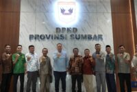 Wakil Ketua DPRD Sumbar, Nanda Satria, menerima kunjungan studi banding Bamus DPRD Jambi pada Jumat (31/1/2025). (Foto: DPRD Sumbar)