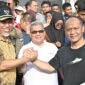 Ketua DPRD Sumbar, Muhidi menghadiri Festival Makan Durian Basamo di Jalan Sudirman, Kota Padang, Minggu (2/2/2025). (Foto: DPRD Sumbar)