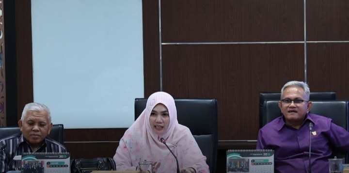 Komisi V DPRD Sumbar memfinalisasi Ranperda tentang Fasilitasi dan Penguatan Pesantren. (Foto: DPRD Sumbar)