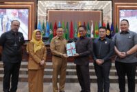 DPRD Sumbar menggelar rapat paripurna untuk membahas nota pengantar Ranperda tentang SPBE pada Senin (10/2/2025). (Foto: DPRD Sumbar)