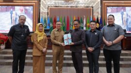 DPRD Sumbar menggelar rapat paripurna untuk membahas nota pengantar Ranperda tentang SPBE pada Senin (10/2/2025). (Foto: DPRD Sumbar)