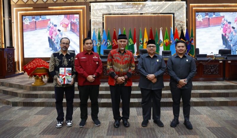 DPRD Sumbar membentuk Pansus untuk membahas LKPJ Kepala Daerah Tahun 2024 pada Kamis (20/3/2025). (Foto: DPRD Sumbar)