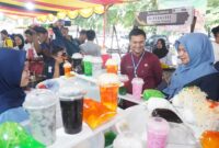 Asisten II Bidang Perekonomian dan Pembangunan Setda Padang, Didi Aryadi memantau Pasar Pabukoan di RTH Imam Bonjol, Senin (4/3/2025). (Foto: Diskominfo Padang)