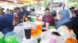 Asisten II Bidang Perekonomian dan Pembangunan Setda Padang, Didi Aryadi memantau Pasar Pabukoan di RTH Imam Bonjol, Senin (4/3/2025). (Foto: Diskominfo Padang)