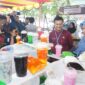 Asisten II Bidang Perekonomian dan Pembangunan Setda Padang, Didi Aryadi memantau Pasar Pabukoan di RTH Imam Bonjol, Senin (4/3/2025). (Foto: Diskominfo Padang)