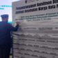 Wali Kota Padang Fadly Amran menandatangani komitmen bersama jaminan kesehatan warga Kota Padang di Bagindo Aziz Chan, Senin (3/3/2025). (Foto: Diskominfo Padang)