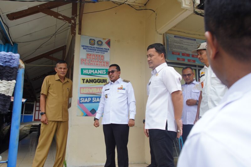 Bupati Eka Putra menginstruksikan Satpol PP Tanah Datar agar menertibkan warung makan yang buka di siang hari. (Foto: Prokopim Tanah Datar)