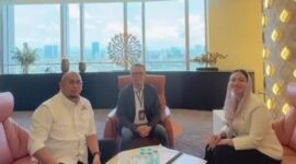 Bupati Dharmasraya Annisa Suci Ramadhani bersama Anggota DPR RI dari Fraksi Gerindra, Andre Rosiade menemui Direktur Utama Telkomsel, Nugroho, yang berlangsung di Jakarta, Jumat (14/3/2025). (Foto: Pemkab Dharmasraya)