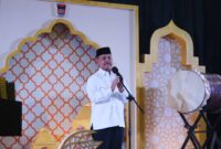 Ketua LKAAM Sumbar Fauzi Bahar memberikan sambutan pada pembukaan Gebyar Ramadan Kota Padang di Masjid raya Ganting, Senin (17/3/2025) malam. (Foto: Diskominfo Padang)