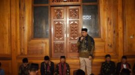 Wakil Bupati Tanah Datar Ahmad Fadly buka bersama pengurus LKAAM Kabupaten Tanah Datar, Senin (17/3/2025). (Foto: Prokopim Tanah Datar)