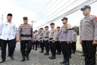Wakil Wali Kota Pariaman, Mulyadi, menghadiri Apel Gelar Pasukan Operasi Kepolisian Terpusat di Halaman Mapolres Pariaman, Kamis (20/3/2025). (Foto: Kominfo Pariaman)