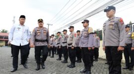 Wakil Wali Kota Pariaman, Mulyadi, menghadiri Apel Gelar Pasukan Operasi Kepolisian Terpusat di Halaman Mapolres Pariaman, Kamis (20/3/2025). (Foto: Kominfo Pariaman)