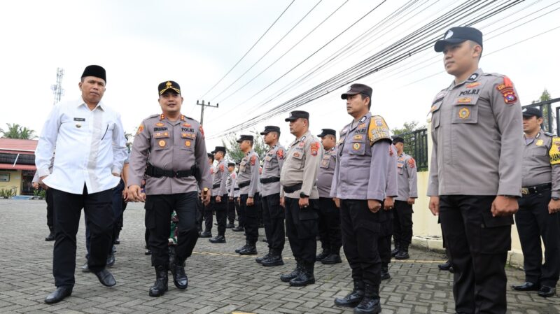 Wakil Wali Kota Pariaman, Mulyadi, menghadiri Apel Gelar Pasukan Operasi Kepolisian Terpusat di Halaman Mapolres Pariaman, Kamis (20/3/2025). (Foto: Kominfo Pariaman)