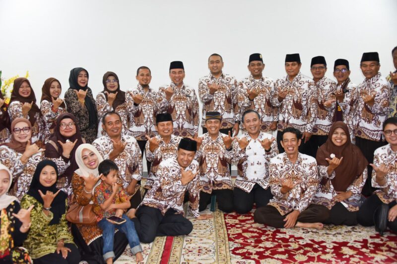 Wakil Wali Kota Padang Maigus Nasir menggelar acara buka puasa bersama dengan Pengurus Kwarda 03 Gerakan Pramuka Sumbar di kediaman resmi Wakil Wali Kota, Senin (10/3/2025). (Foto: Prokopim Padang)