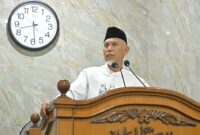 Gubernur Sumbar, Mahyeldi Ansharullah menjadi penceramah Ramadhan di Masjid Al Muhajirin, Kompleks Wisma Indah III, Parupuk Tabing, Sabtu (1/3/2025). (Foto: ADPSB)