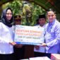 Bupati Dharmasraya, Annisa Suci Ramadhani, menerima bantuan Corporate Social Responsibility (CSR) dari sejumlah perusahaan. (Foto: Pemkab Dharmasraya)