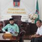 Wali Kota Padang Fadly Amran bertemu dengan Asosiasi Konveksi Kota Padang di ruang kerjanya, Kamis (27/3/2025). (Foto: Diskominfo Padang)