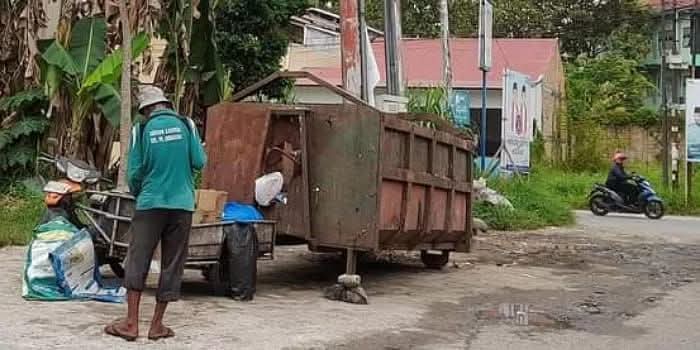 Pemko Padang melalui DLH mengeluarkan Surat Edaran Nomor 100.3.4/424/DLH-PDG/2025 tentang Pengendalian Sampah dalam Rangkaian Kegiatan Perayaan Hari Raya Idul Fitri 1446 H/2025 M. (Foto: FB Diskominfo Padang)