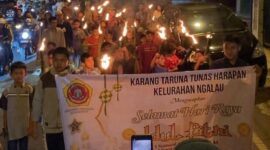 Pengurus Karang Taruna Tunas Harapan, Kelurahan Ngalau, Kecamatan Padang Panjang Timur meriahkan Hari Raya Idul Fitri dengan pawai obor, Minggu (30/3/2025). (Foto: Diskominfo Padang Panjang)