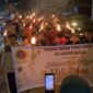 Pengurus Karang Taruna Tunas Harapan, Kelurahan Ngalau, Kecamatan Padang Panjang Timur meriahkan Hari Raya Idul Fitri dengan pawai obor, Minggu (30/3/2025). (Foto: Diskominfo Padang Panjang)