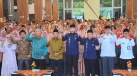 Wali Kota Padang Fadly Amran bersama Wawako Maigus Nasir, menggelar pertemuan dengan seluruh Kepala Sekolah PAUD/TK, SD dan SMP negeri/swasta se-Kota Padang, di Gedung Bagindo Aziz Chan Youth Center, Senin (3/3/2025). (Foto: Prokopim Padang)