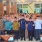 Wali Kota Padang Fadly Amran bersama Wawako Maigus Nasir, menggelar pertemuan dengan seluruh Kepala Sekolah PAUD/TK, SD dan SMP negeri/swasta se-Kota Padang, di Gedung Bagindo Aziz Chan Youth Center, Senin (3/3/2025). (Foto: Prokopim Padang)