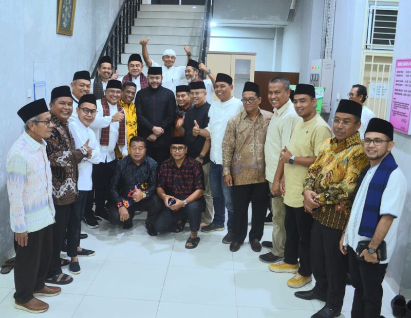 Wali Kota Padang Fadly Amran menghadiri acara buka puasa bersama KMDT, di Gedung Pertemuan BPOM Pelkes Sumbar, Jumat (7/3/2025). (Foto: Prokopim Padang)