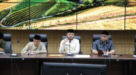 Wali Kota Padang Fadly Amran dan Wawako Maigus Nasir mengadakan Weekly Meeting bersama seluruh Kepala Organisasi Perangkat Daerah (OPD), Senin (10/3/2025). (Foto: Prokopim Padang)