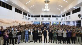 Wali Kota Padang Fadly Amran mengukuhkan 325 orang Dubalang Kota Padang yang akan bertugas membantu menjaga trantibum Kota Padang. (Foto: Prokopim Padang)