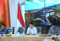Wakil Wali Kota Padang Maigus Nasir memimpin rapat teknis persiapan kegiatan di Kediaman Resmi Wali Kota, Jumat (14/3/2025). (Foto: Prokopim Padang)