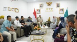 Wali Kota Padang, Fadly Amran melakukan kunjungan perdana ke MPP Padang, Jumat (14/3/2025). (Foto: Prokopim Padang)