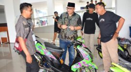 Sekda Padang Andree Algamar membuka Ramadan Bikers Meet Up di Terminal Anak Air, Kecamatan Koto Tangah, Minggu (16/3/2025). (Foto: Prokopim Padang)