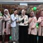 Ketua Dekranasda Kota Padang Ny. dr. Dian Puspita Fadly Amran, Sp.Jp meresmikan Bazar Ramadan DWP RSUP M. Djamil Padang, Senin (17/3/2025). (Foto: Prokopim Padang)