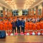 Wali Kota Padang, Fadly Amran, buka puasa bersama dengan Pasukan Orange DLH Padang di Youth Center Bagindo Azis Chan, Selasa (18/3/2025). (Foto: Prokopim Padang)