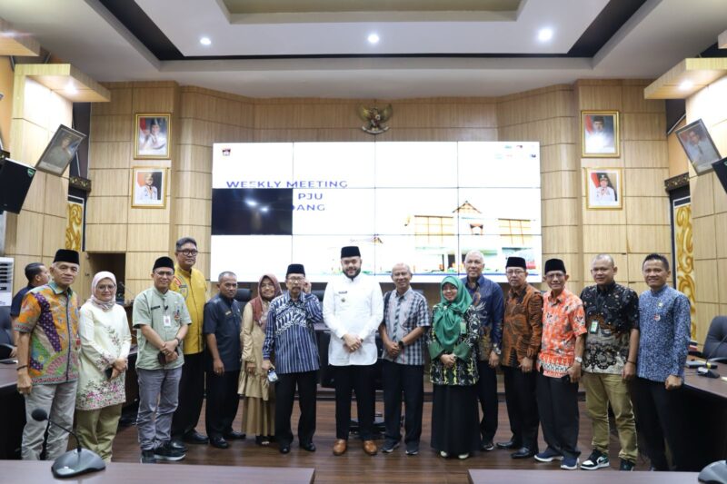 Wali Kota Padang Fadly Amran bersama Forum DAS Sumbar. (Foto: Prokopim Padang)