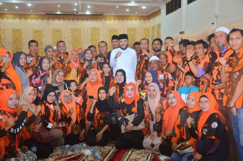 Wali Kota Padang Fadly Amran mengundang pimpinan ormas dan OKP se-Kota Padang buka puasa bersama di Palanta rumah dinas Wali Kota Padang, Sabtu (29/3/2025). (Foto: Prokopim Padang)
