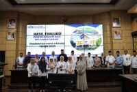 Wali Kota Padang Fadly Amran saat pertemuan dengan Kepala Perwakilan BPKP Sumatera Barat, Arif Ardiyanto di Ruang Abu Bakar Ja'ar Balaikota Padang Aie Pacah, Senin (24/3/2025). (Foto: Prokopim Padang)