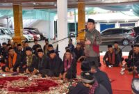 Wakil Wali Kota Padang Maigus Nasir berbuka puasa bersama dengan DPD PPSI Kota Padang, di Palanta Rumah Dinas Wali Kota, Minggu (16/3/2025). (Foto: Prokopim Padang)
