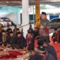 Wakil Wali Kota Padang Maigus Nasir berbuka puasa bersama dengan DPD PPSI Kota Padang, di Palanta Rumah Dinas Wali Kota, Minggu (16/3/2025). (Foto: Prokopim Padang)
