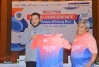 Wali Kota Padang, Fadly Amran mengapresiasi kegiatan Blue Ocean Minang Run (BOM) Run 2025, yang berlangsung selama 18-20 April 2025 di Kota Padang. 
(Foto: Prokopim Padang)