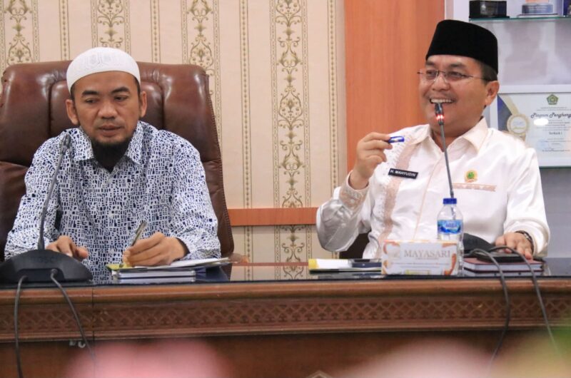 Kakanwil Kemenag Sumbar, Mahyudin menerima kunjungan kerja Anggota DPD RI, Jelita Donal, Kamis (10/4/2025). (Foto: Humas Kemenang Sumbar)