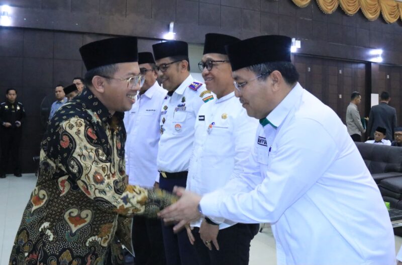 Kakanwil Kemenag Sumbar Mahyudin mengajak PPIH Embarkasi Padang membangun sinergi sukseskan haji 2025. (Foto: Humas Kemenag Sumbar)