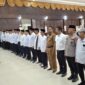 Direktur Pelayanan Haji Luar Negeri Kemenag, Muchlis Hanafi, lantik PPIH Embarkasi Padang 1446H/2025M, Selasa (22/4/2025). (Foto: Humas Kemenag Sumbar)