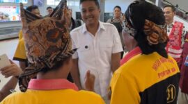 Pengumuman penerbangan di BIM kini dilakukan dalam tiga bahasa: Bahasa Indonesia, Bahasa Inggris, dan Bahasa Minang. (Foto: Pemprov Sumbar)