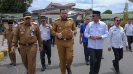 Wali Kota Padang Fadly Amran dan jajaran Pemko Padang mengunjungi UPT Asrama Haji Embarkasi Padang, Senin (21/4/2025). (Foto: Prokopim Padang)