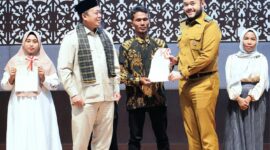 Wali Kota Padang Fadly Amran menghadiri Sosialisasi Pengadministrasian dan Pendaftaran Tanah Ulayat yang digelar Kementerian ATR/BPN di Auditorium UNP, Senin (28/4/2025). (Foto: Prokopim Padang)